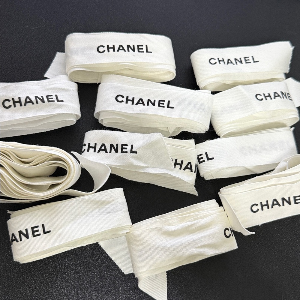 CHANEL Ribbon Each